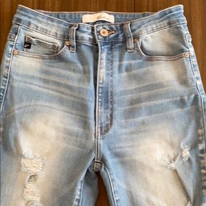Distressed KanCan light wash denim! So soft! 9/28
